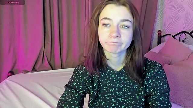 Snapshot of Aisha_Skinny chatting on February 3, 12:04 am Aisha Skinny online show from February 3, 12:04 am