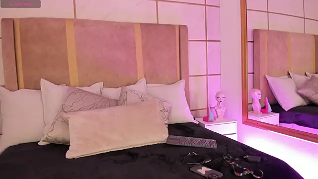 Snapshot of Kittenmeuw chatting on January 10, 4:12 am Kittenmeuw online show from January 10, 4:12 am