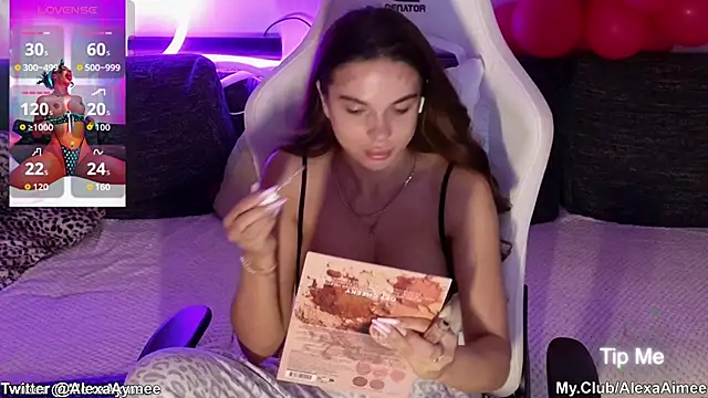 AlexaAimee online show from April 3, 6:53 am