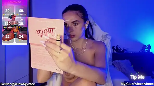 Snapshot of AlexaAimee chatting on November 9, 9:46 am AlexaAimee online show from November 9, 9:46 am