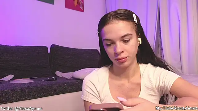 Snapshot of AlexaAimee chatting on March 23, 4:27 am AlexaAimee online show from March 23, 4:27 am