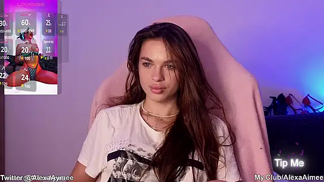 Snapshot of AlexaAimee chatting on October 22, 11:58 pm AlexaAimee online show from October 22, 11:58 pm