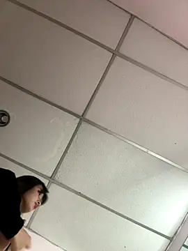 Snapshot of annaharper- chatting on December 5, 4:04 am annaharper- online show from December 5, 4:04 am