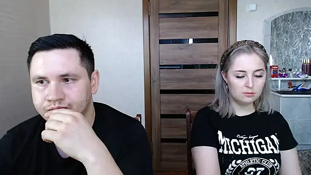 Snapshot of Kristy-Max chatting on February 23, 10:39 am Kristy-Max online show from February 23, 10:39 am