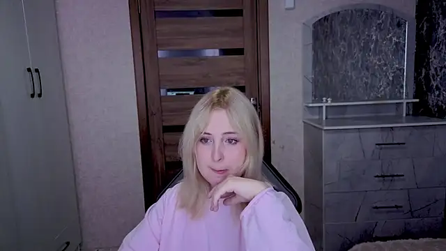 Kristy-Max online show from March 13, 8:47 pm