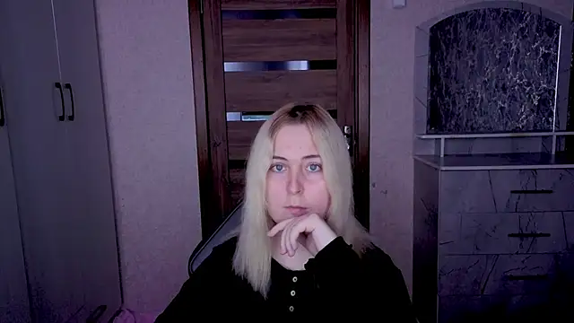 Kristy-Max online show from April 22, 8:15 pm