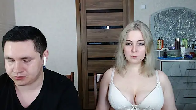 Snapshot of Kristy-Max chatting on March 4, 7:43 pm Kristy-Max online show from March 4, 7:43 pm