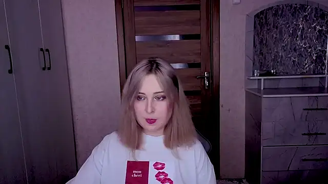 Kristy-Max online show from February 6, 10:39 pm