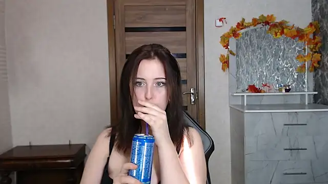 Snapshot of Kristy-Max chatting on October 10, 5:52 am Kristy-Max online show from October 10, 5:52 am