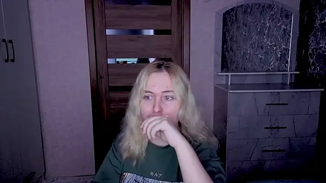 Kristy-Max online show from April 26, 9:12 pm