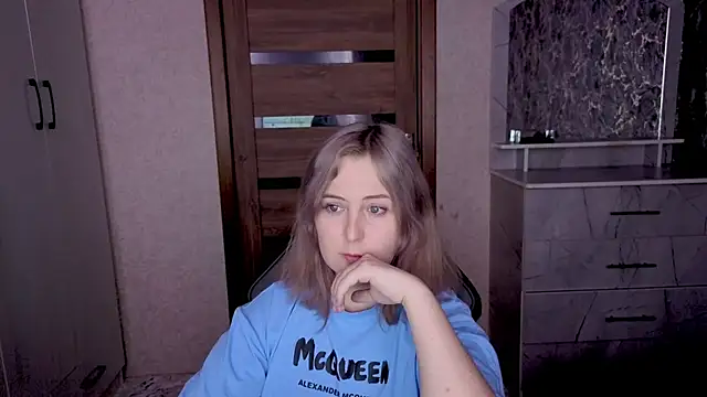 Kristy-Max online show from February 3, 11:32 pm