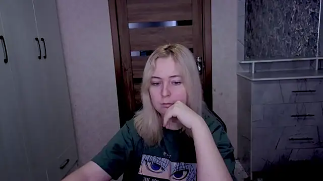 Kristy-Max online show from March 26, 1:59 am