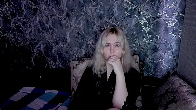 Kristy-Max online show from March 31, 9:06 pm