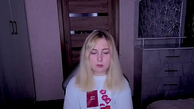 Kristy-Max online show from May 28, 7:31 pm