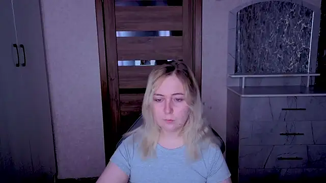 Kristy-Max online show from June 26, 8:58 pm