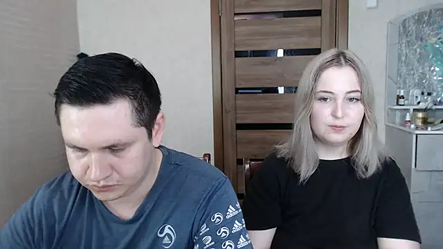 Snapshot of Kristy-Max chatting on March 18, 8:17 am Kristy-Max online show from March 18, 8:17 am