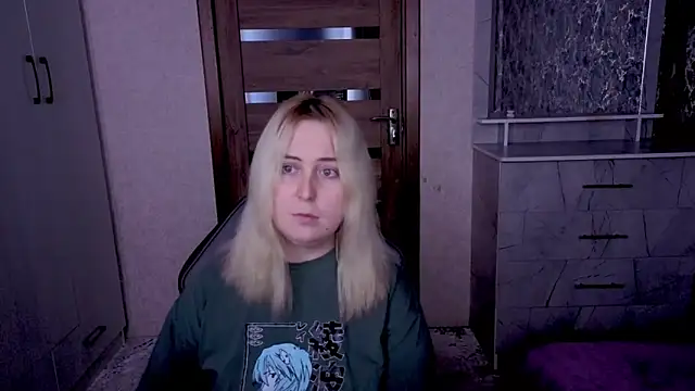 Kristy-Max online show from April 15, 8:20 pm