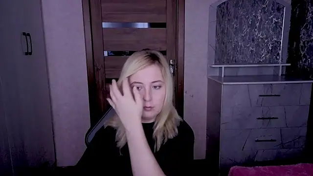 Kristy-Max online show from May 22, 9:35 pm