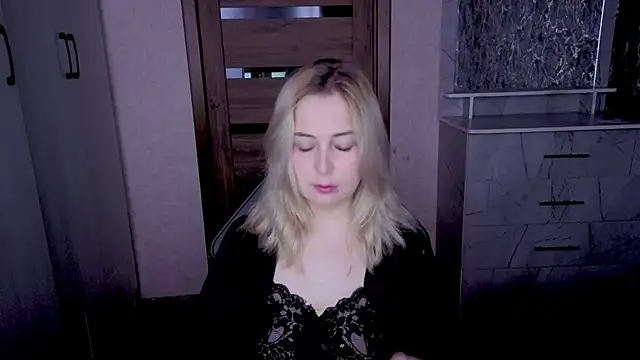 Kristy-Max online show from May 23, 9:25 pm