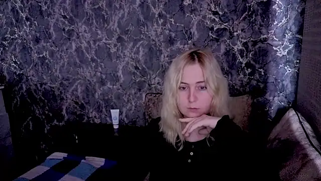 Kristy-Max online show from April 1, 8:50 pm