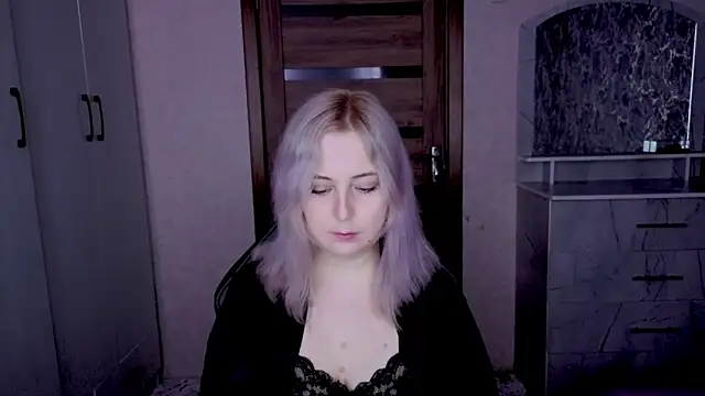 Kristy-Max online show from March 9, 9:18 pm