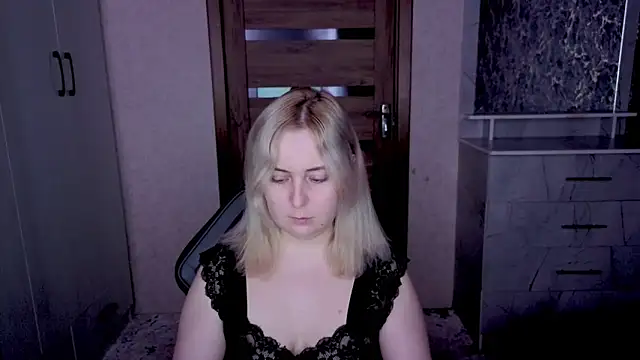 Kristy-Max online show from March 23, 9:03 pm