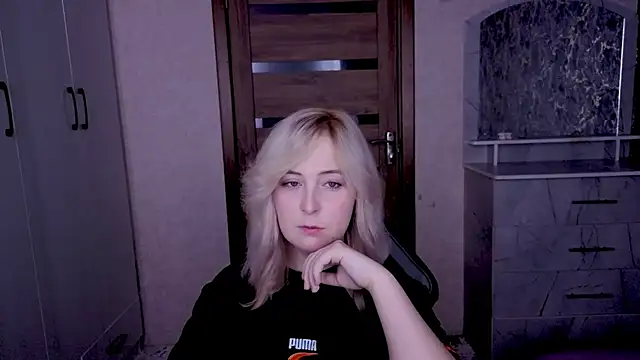 Kristy-Max online show from March 10, 9:30 pm