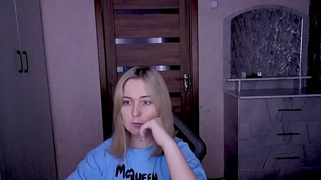 Kristy-Max online show from February 17, 8:50 pm