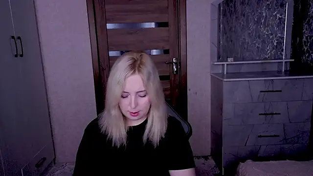 Kristy-Max online show from March 12, 8:13 pm