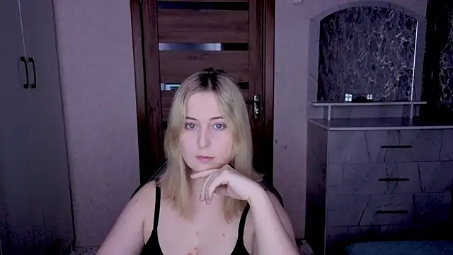 Kristy-Max online show from February 25, 9:36 pm