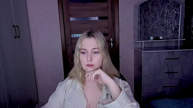 Kristy-Max online show from February 21, 9:50 pm