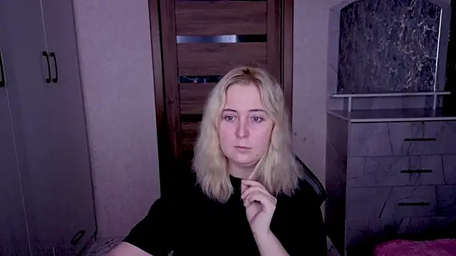 Kristy-Max online show from March 15, 8:05 pm