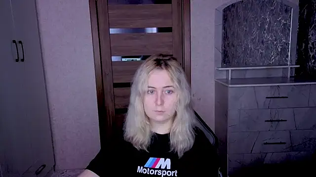 Kristy-Max online show from April 28, 9:30 pm