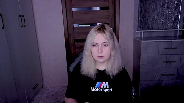 Kristy-Max online show from April 5, 8:37 pm