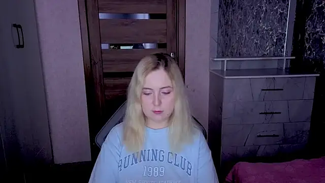 Kristy-Max online show from May 21, 8:39 pm