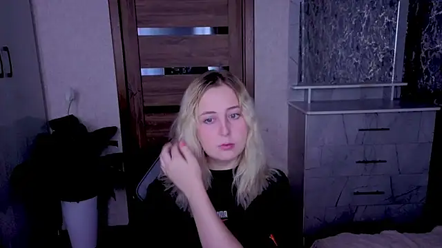 Kristy-Max online show from July 3, 8:37 pm