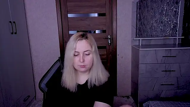 Kristy-Max online show from April 13, 8:24 pm