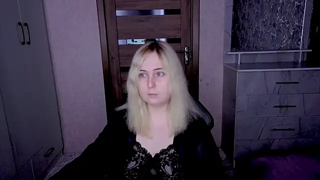 Kristy-Max online show from April 23, 7:59 pm