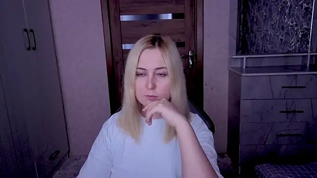 Kristy-Max online show from April 9, 9:43 pm