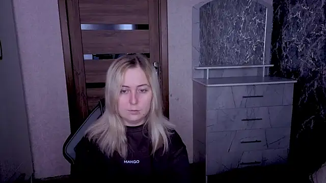 Kristy-Max online show from May 25, 1:38 am