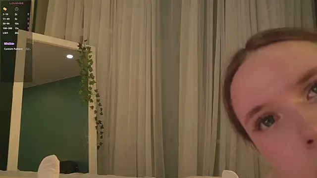 Snapshot of SunnyRisha chatting on November 15, 5:11 am SunnyRisha online show from November 15, 5:11 am