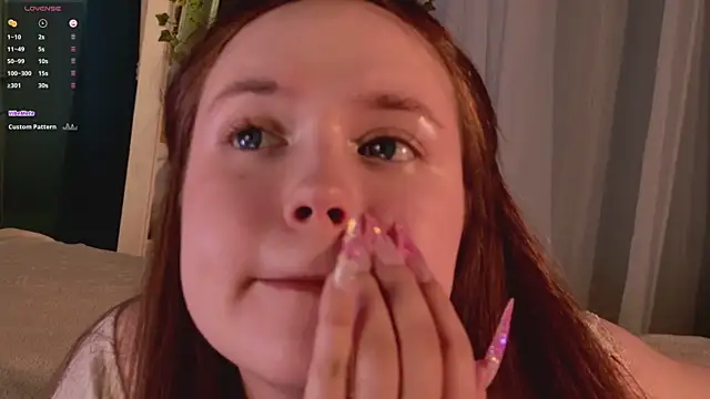 Snapshot of SunnyRisha chatting on October 20, 5:09 am SunnyRisha online show from October 20, 5:09 am