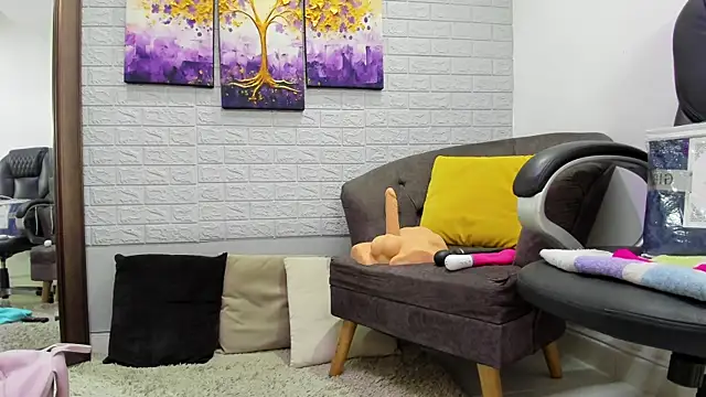  EmilyJireh  online show from December 17, 9:09 pm