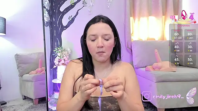  EmilyJireh  online show from January 13, 7:40 pm