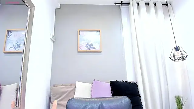 Snapshot of _EmilyJireh_ chatting on June 7, 5:51 pm EmilyJireh online show from June 7, 5:51 pm