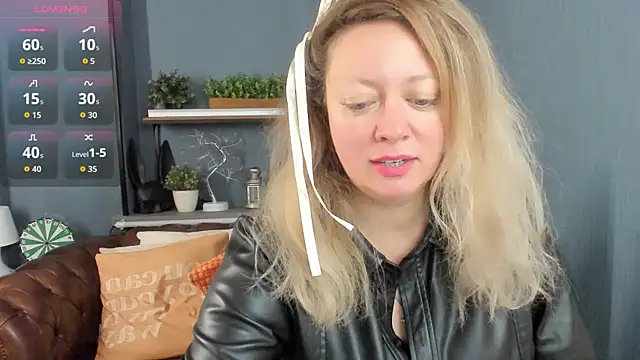 JesiaFoxi online show from November 22, 1:32 pm