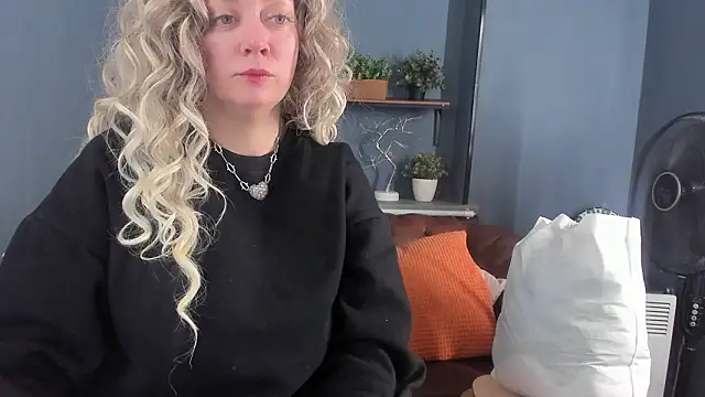 JesiaFoxi online show from February 20, 1:35 pm