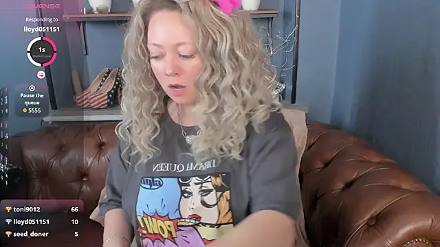 Snapshot of JesiaFoxi chatting on May 18, 1:05 pm JesiaFoxi online show from May 18, 1:05 pm