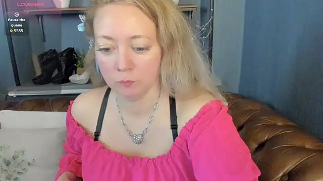 JesiaFoxi online show from June 3, 9:32 am