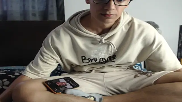 Tobicutee online show from February 11, 1:00 pm